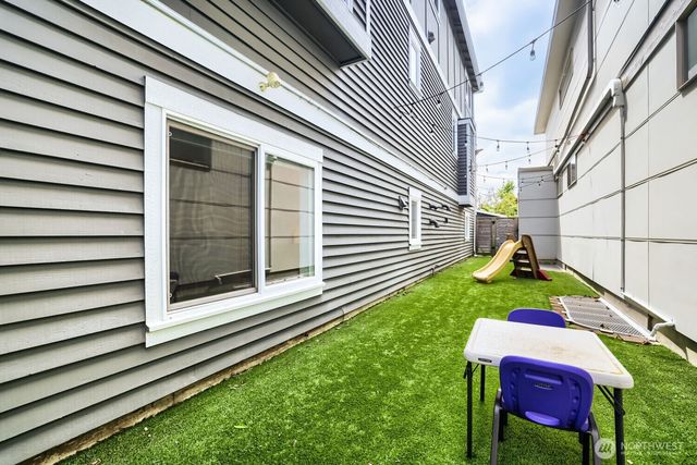 721 N 79th Street, Seattle, WA 98103
