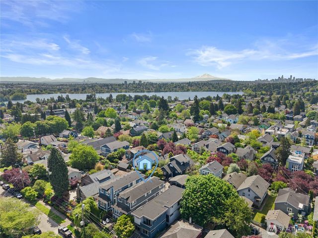 721 N 79th Street, Seattle, WA 98103