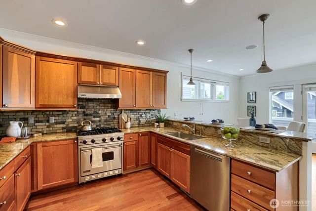 721 N 79th Street, Seattle, WA 98103