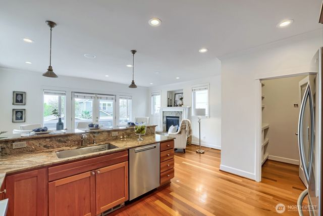 721 N 79th Street, Seattle, WA 98103
