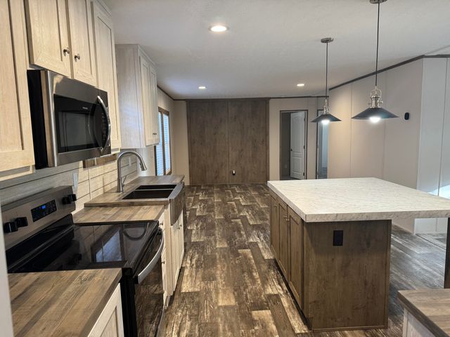 201 Creek Road, Reevesville, SC 29471