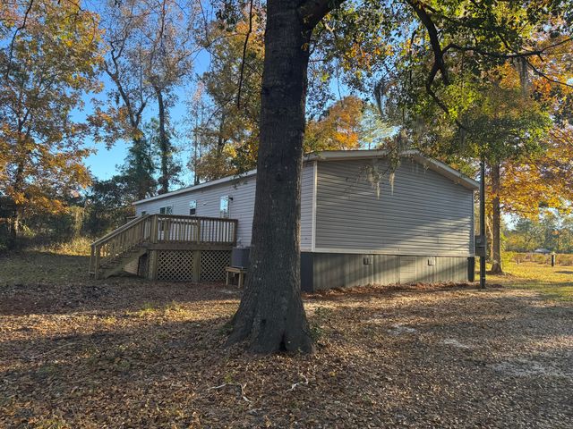 201 Creek Road, Reevesville, SC 29471