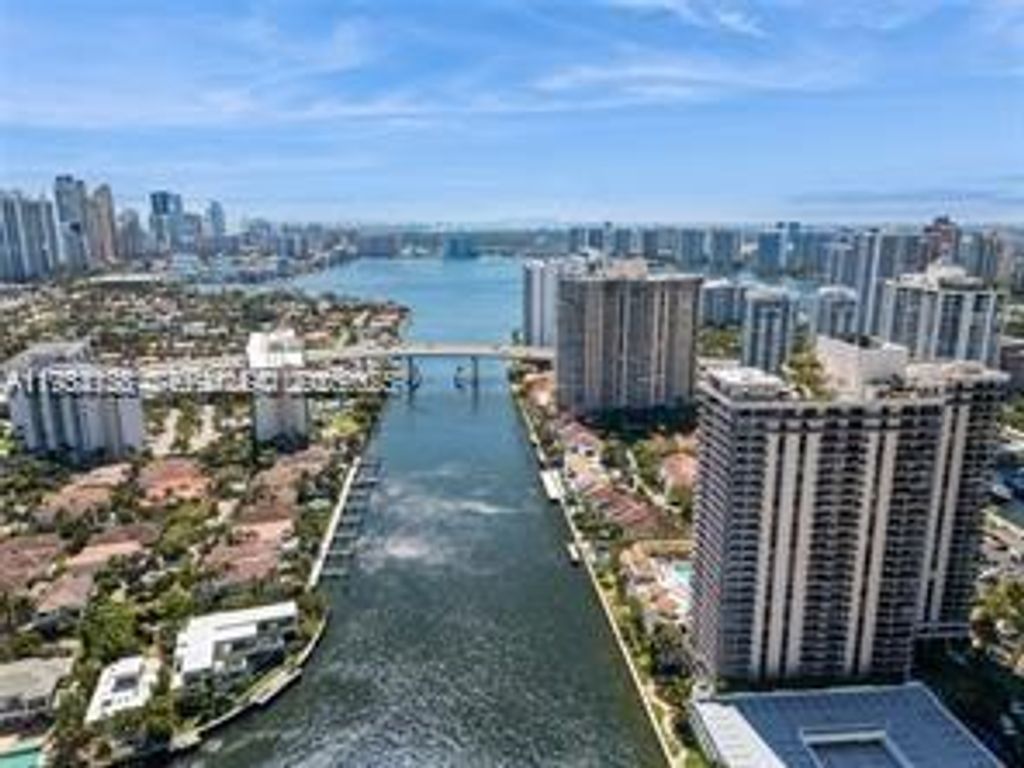 Image 1 of property listing at 19667 Turnberry Way 17-D, Aventura, FL 33180