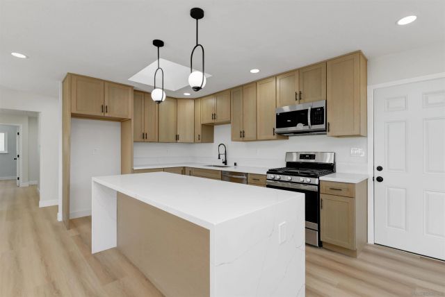 8375 Lake Ben Ave, San Diego, CA 92119