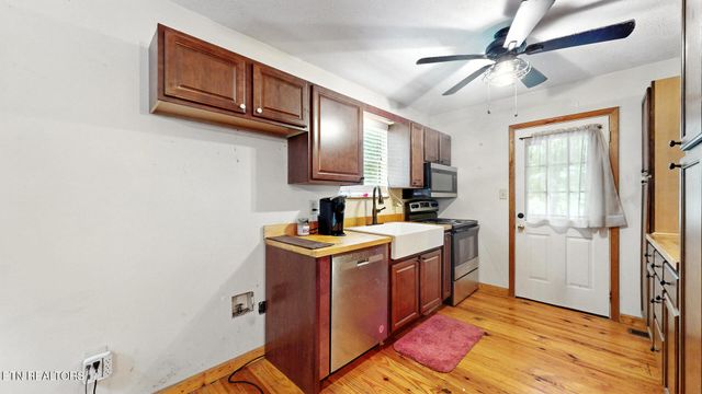 8048 Fairview Rd, Lenoir City, TN 37772