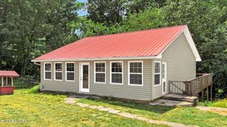 8048 Fairview Rd, Lenoir City, TN 37772