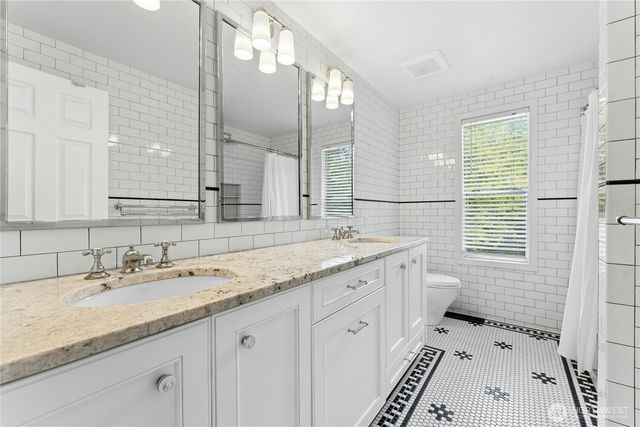 2836 213th Avenue SE, Sammamish, WA 98075