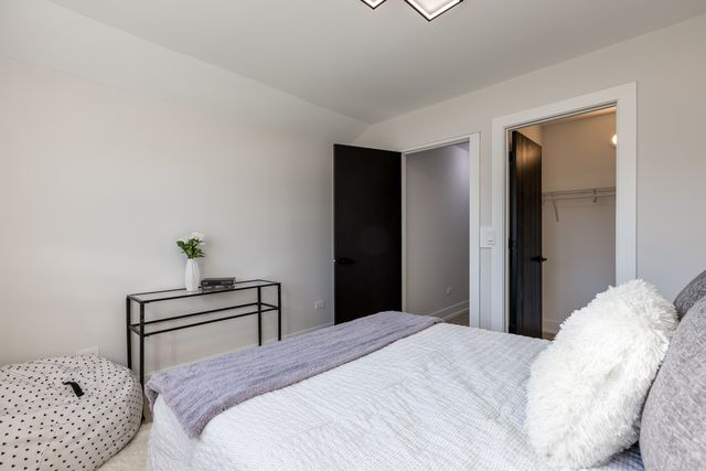 7114 Olde Gatehouse Road, Tinley Park, IL 60477