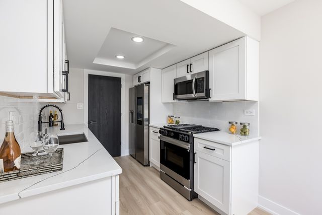 7114 Olde Gatehouse Road, Tinley Park, IL 60477