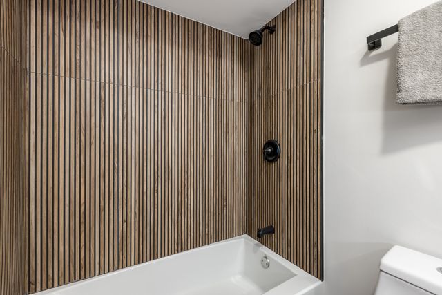 7114 Olde Gatehouse Road, Tinley Park, IL 60477