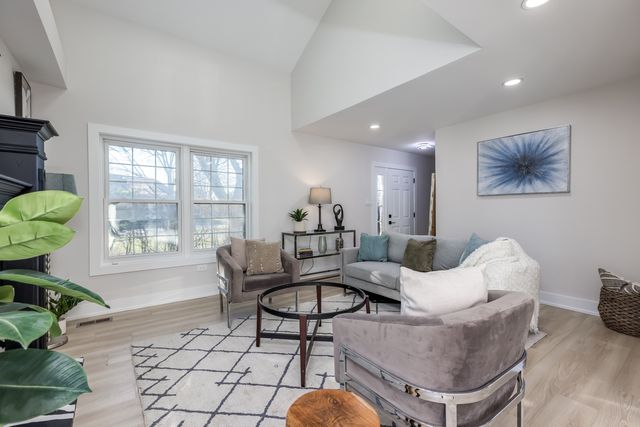 7114 Olde Gatehouse Road, Tinley Park, IL 60477