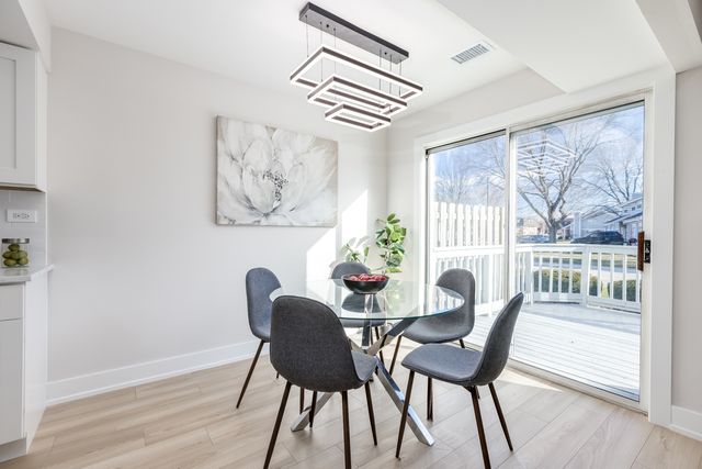 7114 Olde Gatehouse Road, Tinley Park, IL 60477