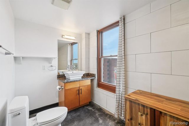 2915 John R Street, Detroit, MI 48201