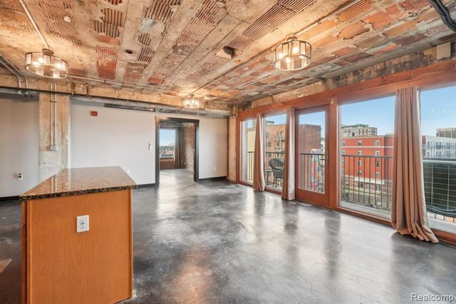 2915 John R Street, Detroit, MI 48201