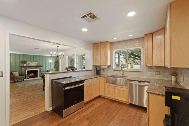 2430 Rutledge Way, Stockton, CA 95207