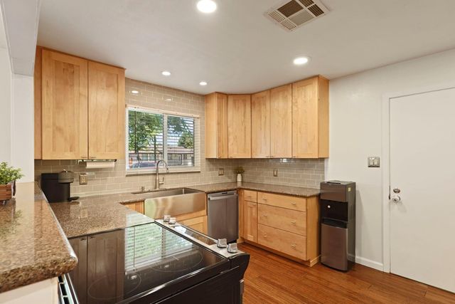 2430 Rutledge Way, Stockton, CA 95207
