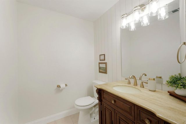 2430 Rutledge Way, Stockton, CA 95207