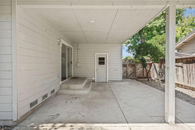 2430 Rutledge Way, Stockton, CA 95207