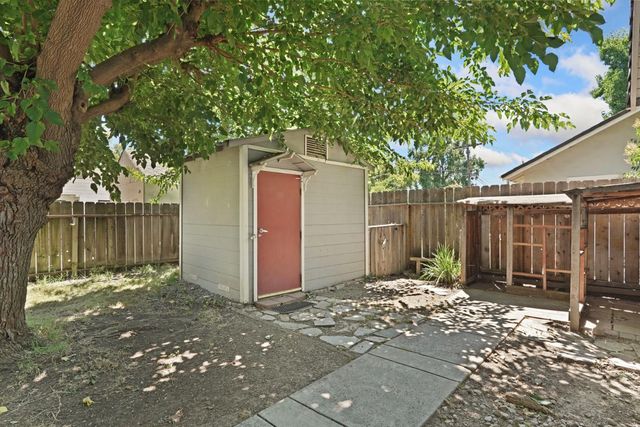 2430 Rutledge Way, Stockton, CA 95207