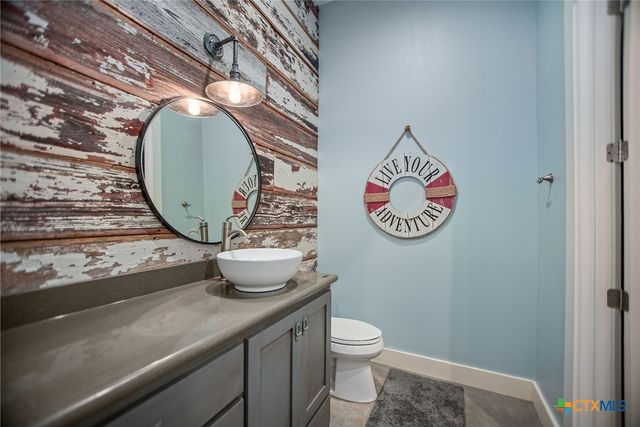 230 Chateau Way, Port O'connor, TX 77982