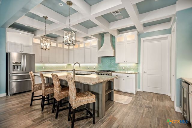 230 Chateau Way, Port O'connor, TX 77982