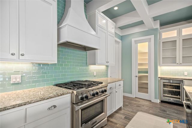 230 Chateau Way, Port O'connor, TX 77982