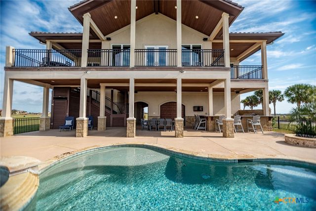 230 Chateau Way, Port O'connor, TX 77982