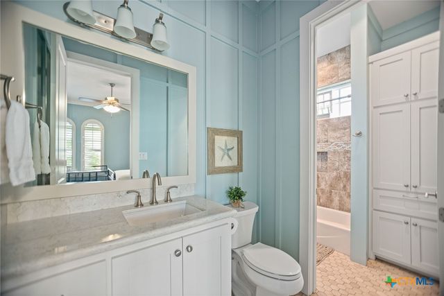 230 Chateau Way, Port O'connor, TX 77982