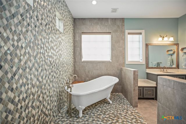 230 Chateau Way, Port O'connor, TX 77982