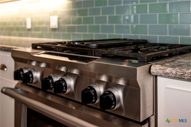 230 Chateau Way, Port O'connor, TX 77982