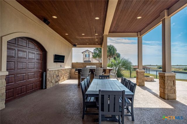 230 Chateau Way, Port O'connor, TX 77982