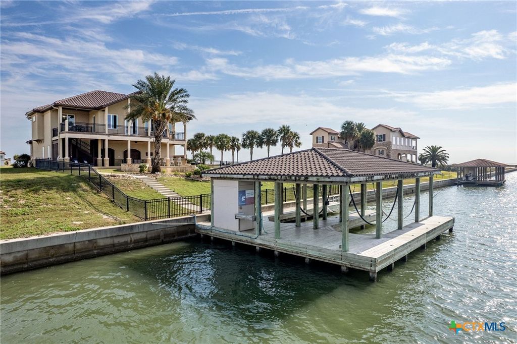 230 Chateau Way, Port O'connor, TX 77982