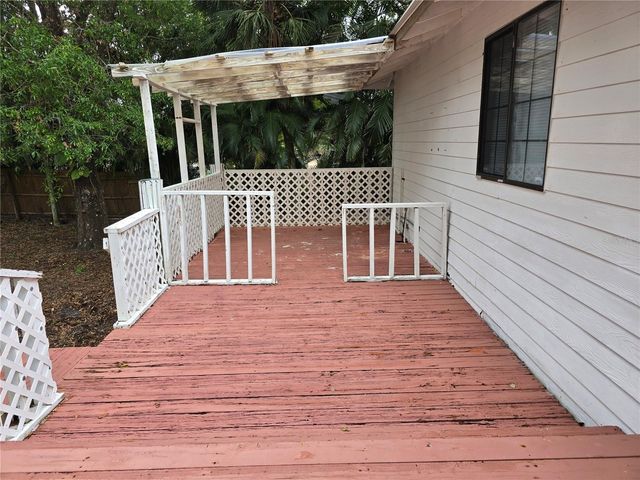 1652 LAKE AVENUE, Lehigh Acres, FL 33972