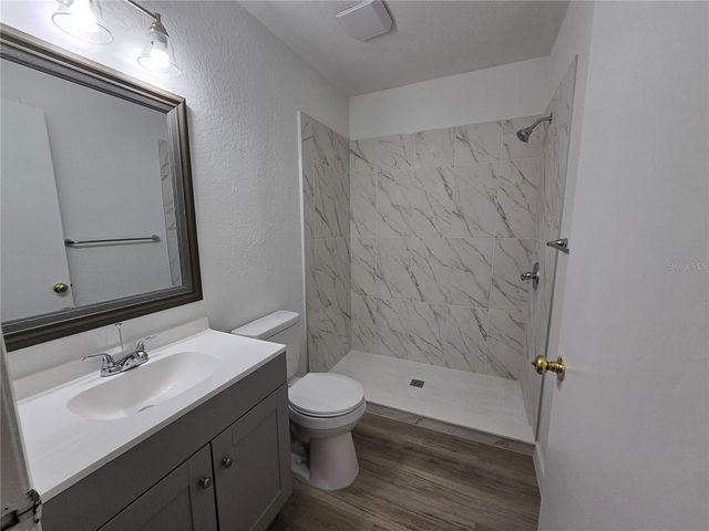 1652 LAKE AVENUE, Lehigh Acres, FL 33972