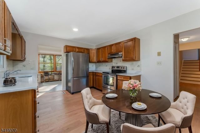 10 Glenn Ave, Glen Gardner Boro, NJ 08826