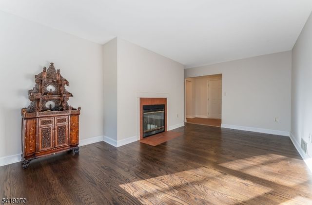 10 Glenn Ave, Glen Gardner Boro, NJ 08826