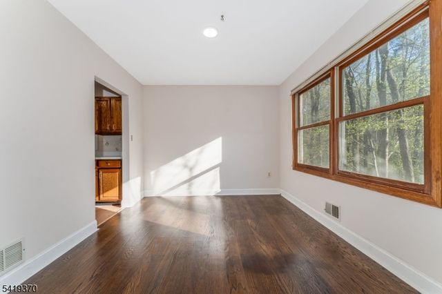 10 Glenn Ave, Glen Gardner Boro, NJ 08826