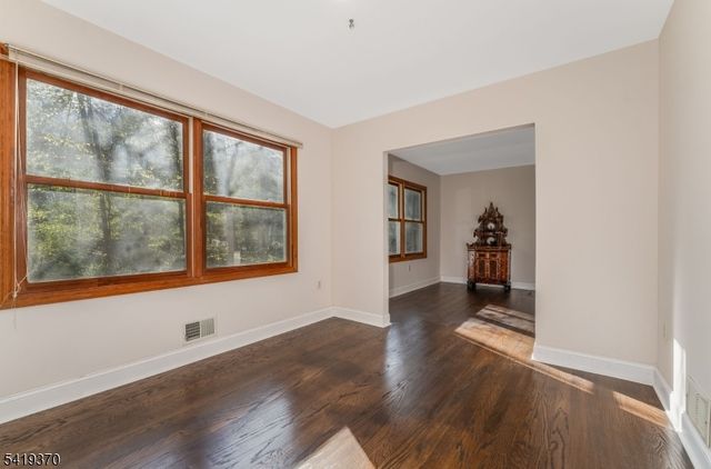 10 Glenn Ave, Glen Gardner Boro, NJ 08826