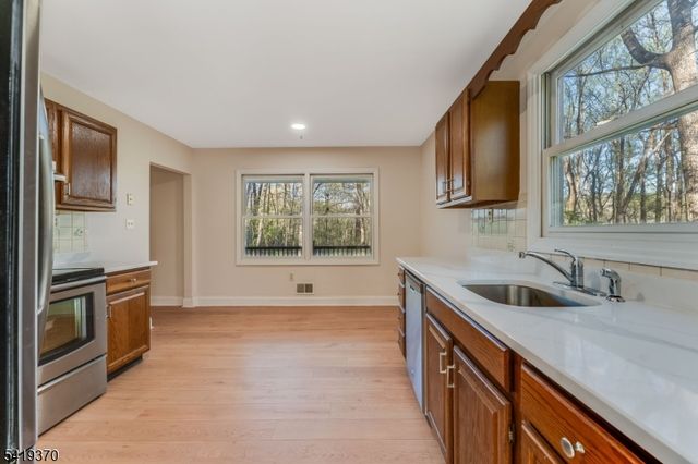 10 Glenn Ave, Glen Gardner Boro, NJ 08826