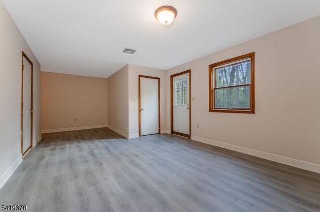 10 Glenn Ave, Glen Gardner Boro, NJ 08826
