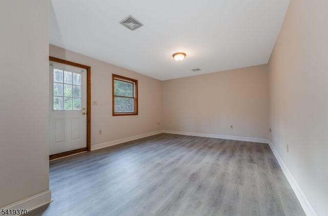 10 Glenn Ave, Glen Gardner Boro, NJ 08826