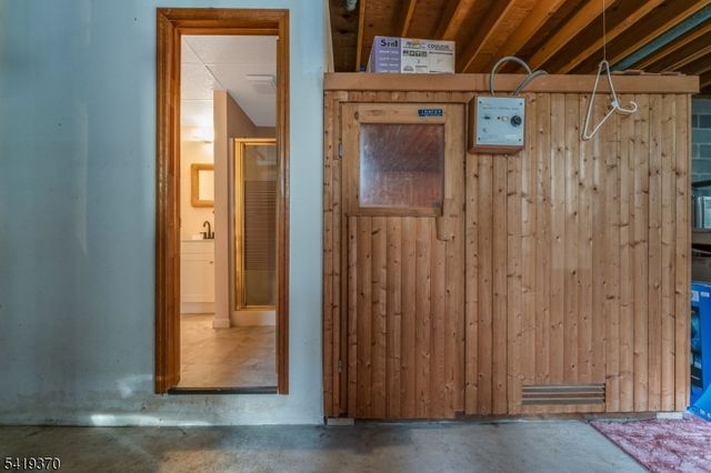 10 Glenn Ave, Glen Gardner Boro, NJ 08826