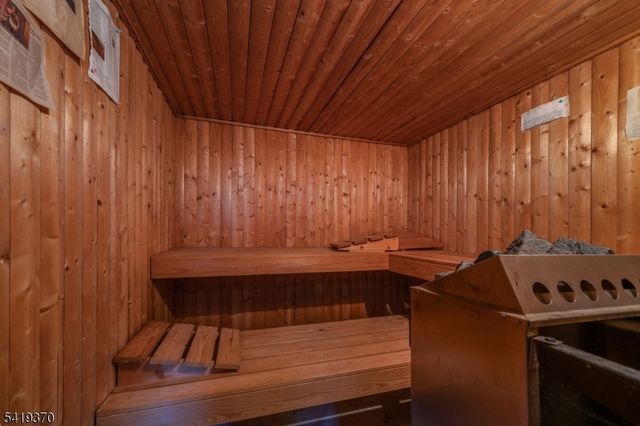 10 Glenn Ave, Glen Gardner Boro, NJ 08826