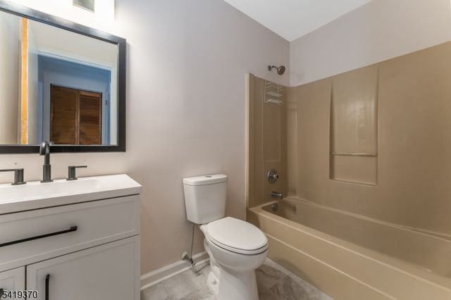 10 Glenn Ave, Glen Gardner Boro, NJ 08826