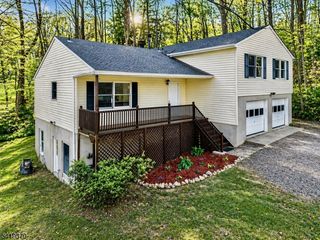 10 Glenn Ave, Glen Gardner Boro, NJ 08826