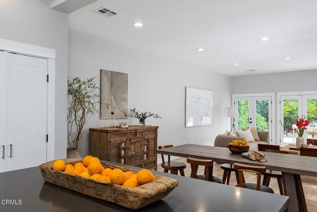 2040 N Madison Avenue, Altadena, CA 91001