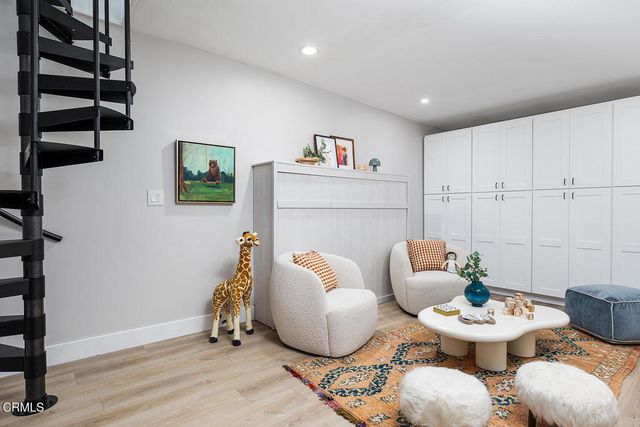 2040 N Madison Avenue, Altadena, CA 91001
