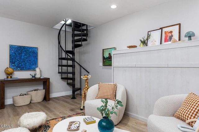 2040 N Madison Avenue, Altadena, CA 91001