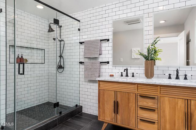 2040 N Madison Avenue, Altadena, CA 91001