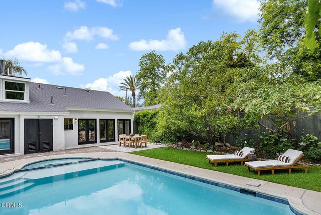 2040 N Madison Avenue, Altadena, CA 91001